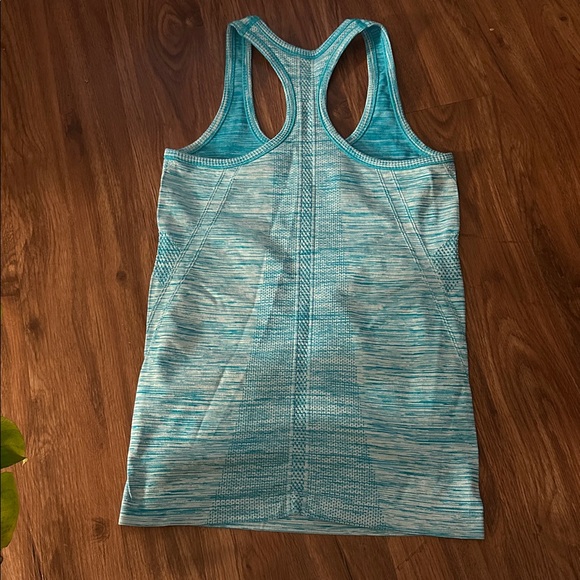 New Balance Razorback Athletic Tank Top - Picture 5 of 6